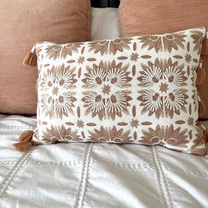 2 Pillows
